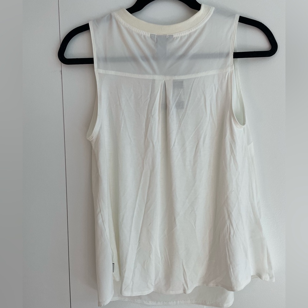 Eddie Bauer sleeveless blouse with ringer neck - Picture 2 of 3